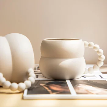 נורדי יצירתי קרמיקה עם חמוד הכדור להתמודד עם ספל קפה עבודת יד, אמנות עיצוב הבית ארוחת בוקר חלב כוס תה אישית מתנה עיצוב